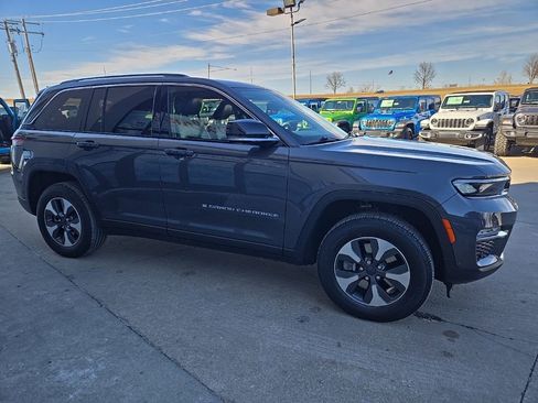 Used 2022 Jeep Grand Cherokee Limited 4xe w/ Luxury Tech Group II AWD/4WD image 12