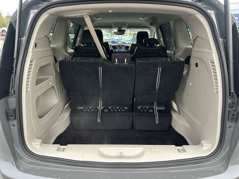 Used 2022 Chrysler Pacifica Touring-L image 24