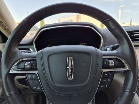 Used 2020 Lincoln Continental w/ Premium Package FWD image 25