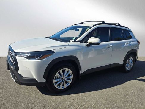 Used 2024 Toyota Corolla Cross LE image 7