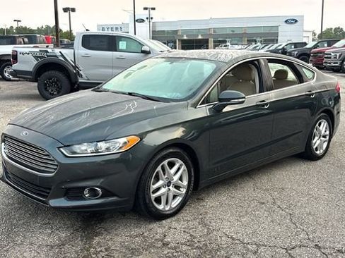 Used 2015 Ford Fusion SE w/ Equipment Group 202A FWD image 2