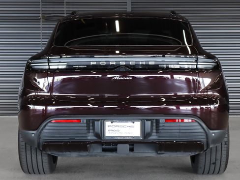 Used 2025 Porsche Macan Electric w/ Premium Package RWD image 9