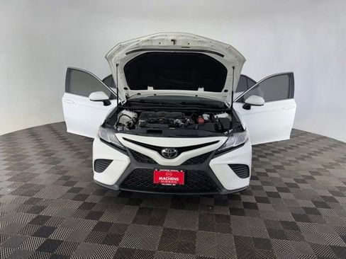 Used 2020 Toyota Camry SE FWD image 11