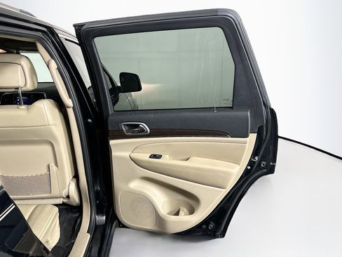 Used 2018 Jeep Grand Cherokee Limited image 30