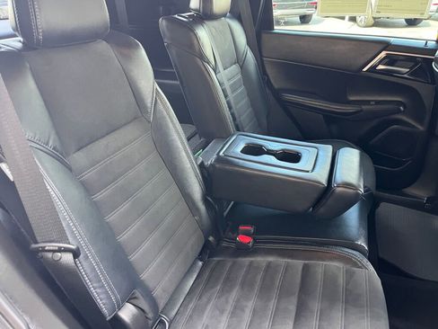 Used 2022 Mitsubishi Outlander SE image 27