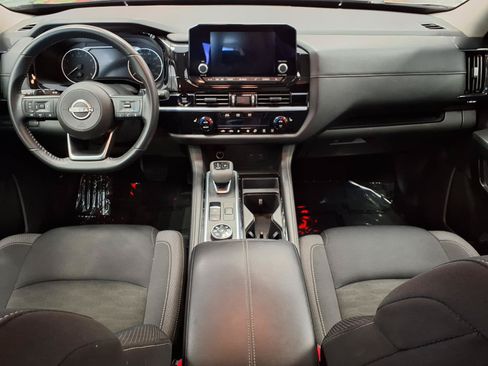 Used 2025 Nissan Pathfinder SV AWD/4WD image 16