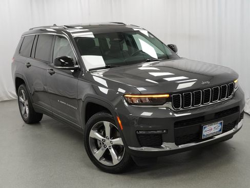 Used 2022 Jeep Grand Cherokee L Limited AWD/4WD image 39