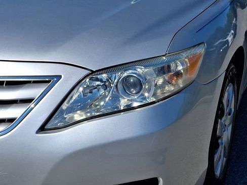 Used 2011 Toyota Camry LE FWD image 9
