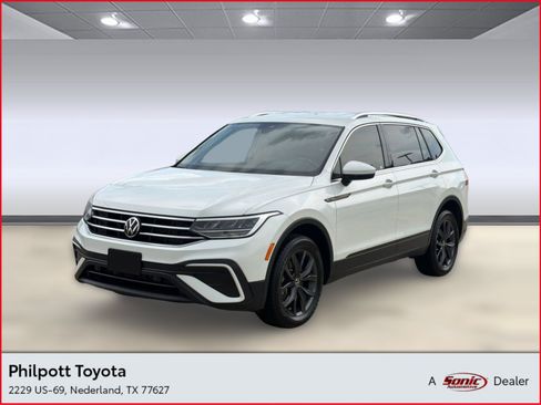 Used 2023 Volkswagen Tiguan SE FWD image 1