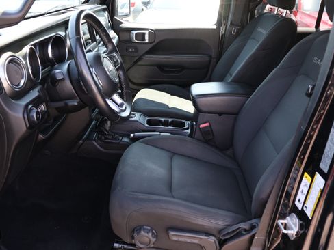 Used 2019 Jeep Wrangler Unlimited Sahara AWD/4WD image 13