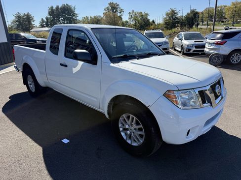 Used 2019 Nissan Frontier SV image 5