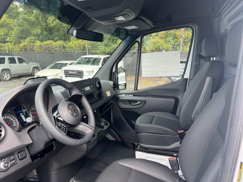 New 2025 Mercedes-Benz Sprinter 2500 image 18
