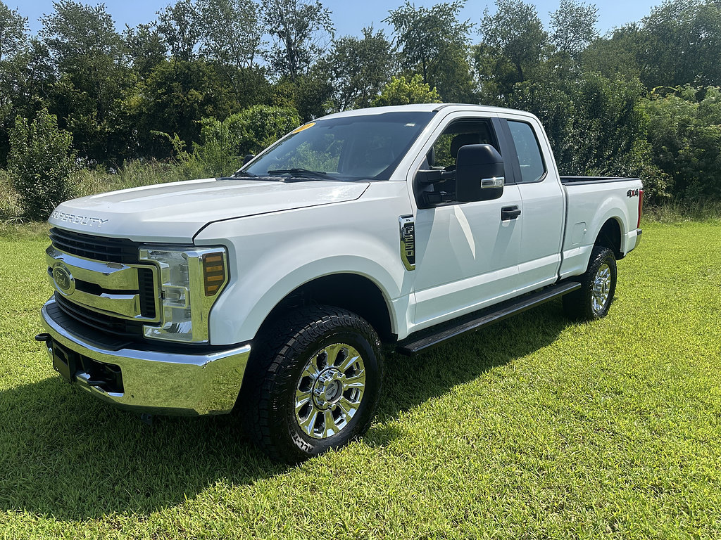 Used 2018 Ford F250 XL w/ Power Equipment Group AWD/4WD image 3