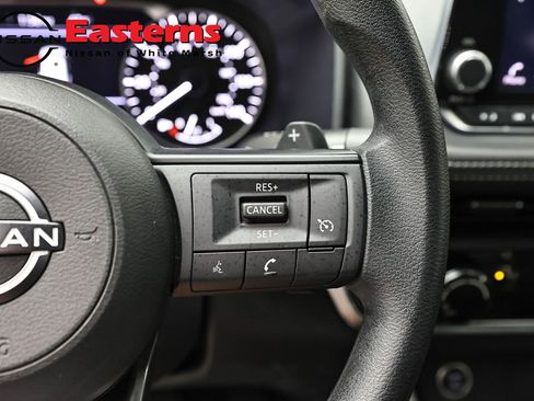 Used 2023 Nissan Rogue S AWD/4WD image 16