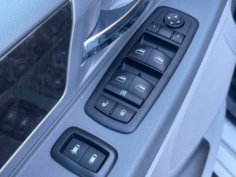 Used 2010 Dodge Grand Caravan SXT image 14