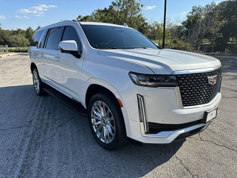 Used 2023 Cadillac Escalade ESV Premium Luxury image 4