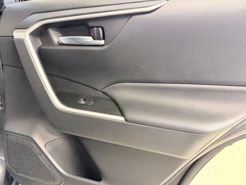 Used 2019 Toyota RAV4 XLE Premium FWD image 33