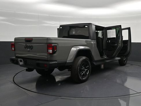 Used 2022 Jeep Gladiator Sport AWD/4WD image 36