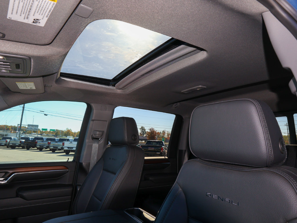 Used 2024 GMC Sierra 2500 Denali w/ Denali Reserve Package AWD/4WD image 9