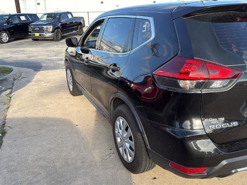 Used 2020 Nissan Rogue S FWD image 5
