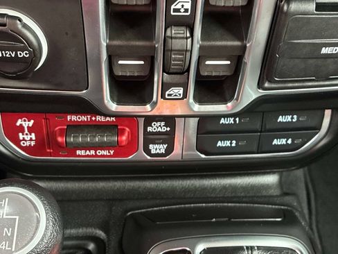 Used 2026 Jeep Gladiator Rubicon w/ Dual Top Group AWD/4WD image 28
