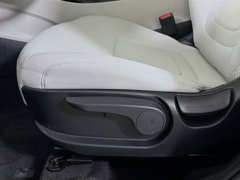 Used 2025 Hyundai Tucson SE image 21