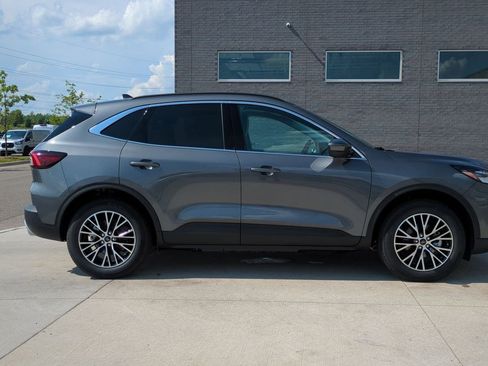 New 2025 Ford Escape SE image 7