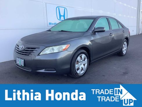 Used 2009 Toyota Camry LE image 1