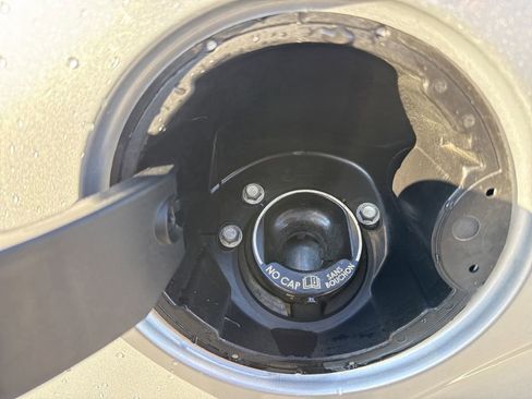 Used 2011 Ford F150 Platinum image 38