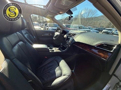 Used 2013 Lincoln MKX AWD image 16