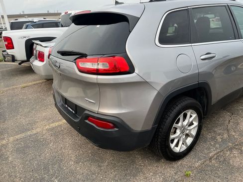 Used 2015 Jeep Cherokee Latitude FWD image 12