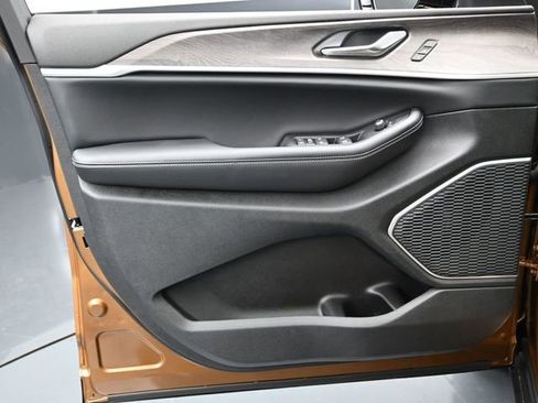 New 2026 Jeep Grand Cherokee L Limited AWD/4WD image 17