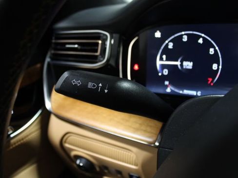 Used 2022 Jeep Grand Wagoneer Series III image 34