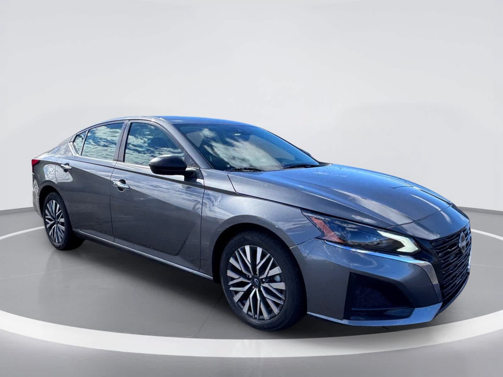 Used 2024 Nissan Altima 2.5 SV FWD image 11