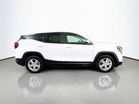 Used 2024 GMC Terrain SLE image 4