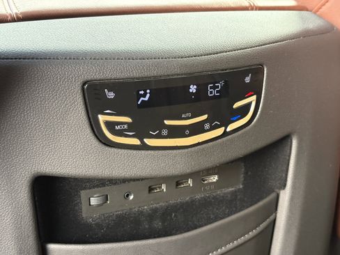 Used 2019 Cadillac Escalade Premium Luxury image 14