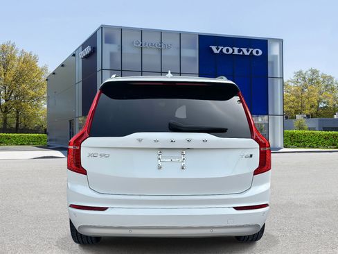 Certified 2022 Volvo XC90 T6 Momentum w/ Climate Package image 5