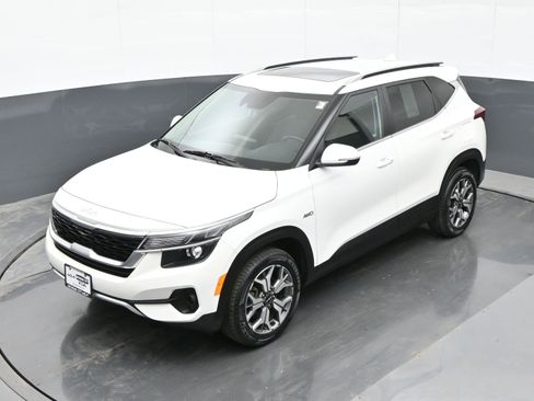 Used 2022 Kia Seltos EX image 29