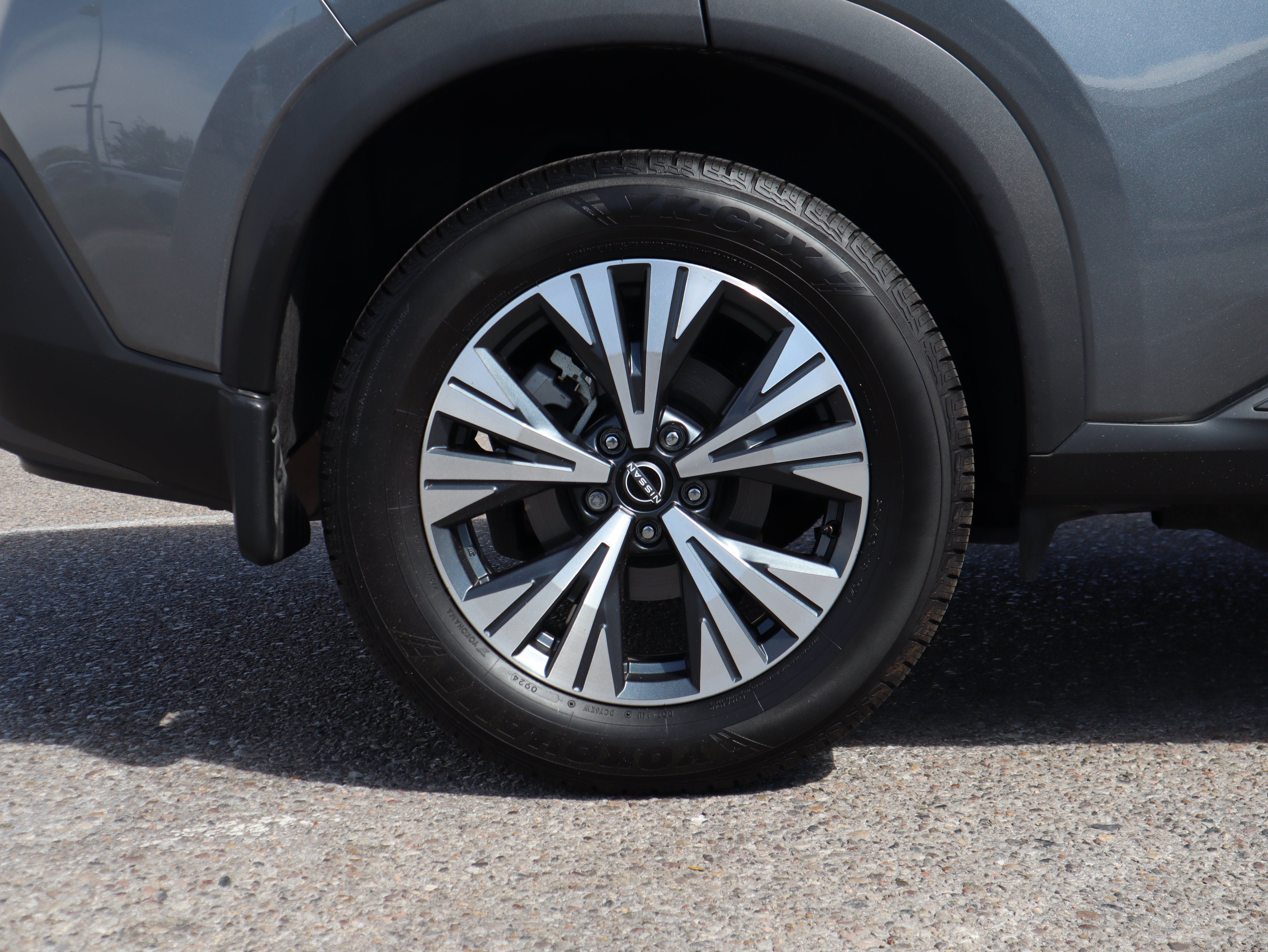 Used 2023 Nissan Rogue SV AWD/4WD image 12