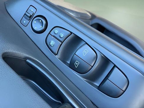 Certified 2025 Nissan Kicks Play S image 13