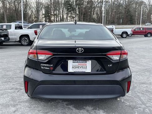 Used 2023 Toyota Corolla LE image 4