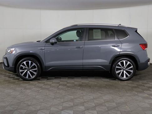 Used 2023 Volkswagen Taos SE w/ Panoramic Sunroof Package AWD/4WD image 18