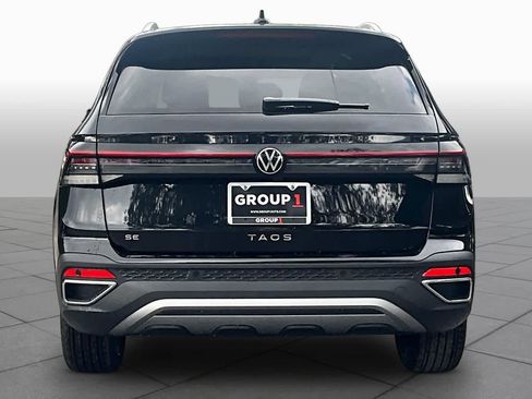 New 2026 Volkswagen Taos SE FWD image 4