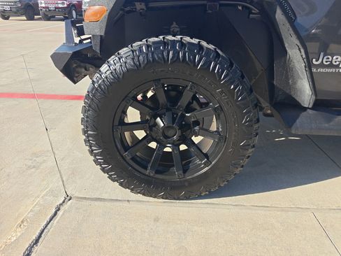 Used 2022 Jeep Gladiator Overland w/ Popular Equipment Package image 28