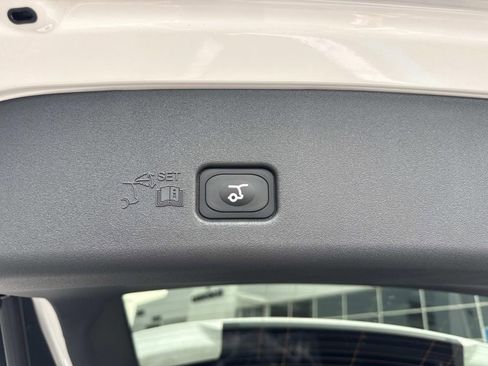 New 2026 Lincoln Nautilus Premier AWD/4WD image 12