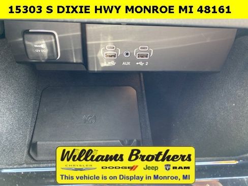 Used 2024 Jeep Wagoneer Series II w/ Flexible Seating Group image 15