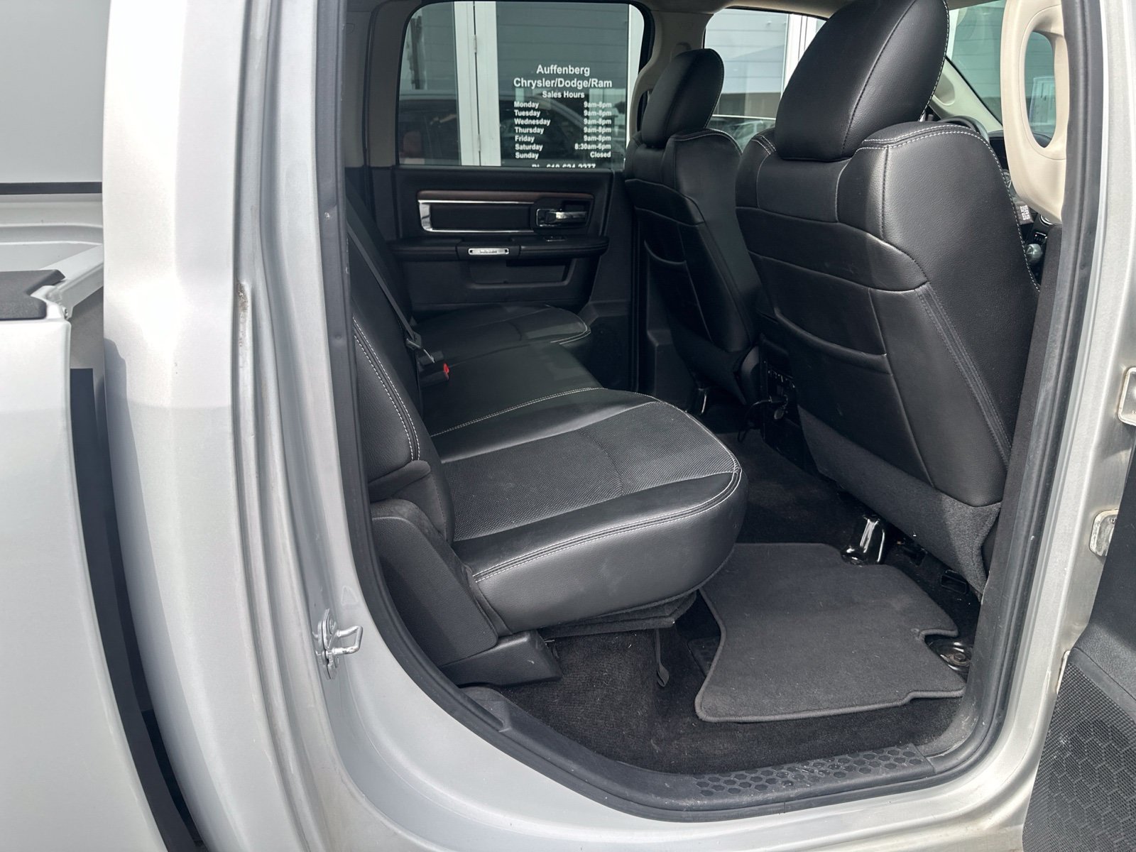Used 2015 RAM 1500 Laramie w/ Convenience Group AWD/4WD image 9