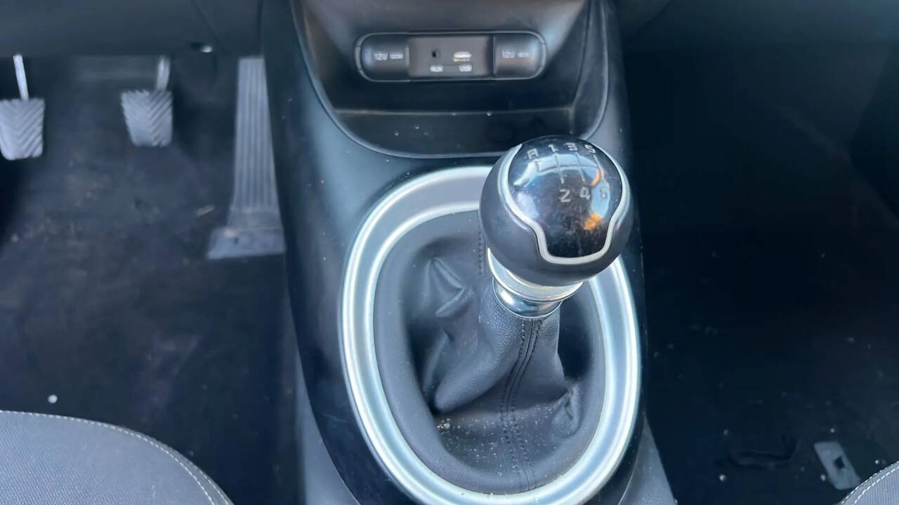 Used 2015 Kia Soul FWD image 12