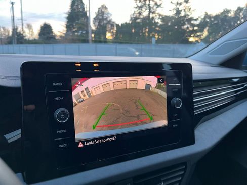 Used 2025 Volkswagen Jetta SE image 17