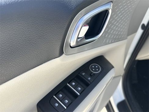 Certified 2025 Kia Soul LX w/ LX Technology Package image 15